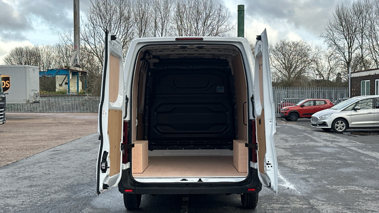 Renault Master Mwb Diesel Fwd MM35 Blue dCi 130 Advance Medium Roof Van